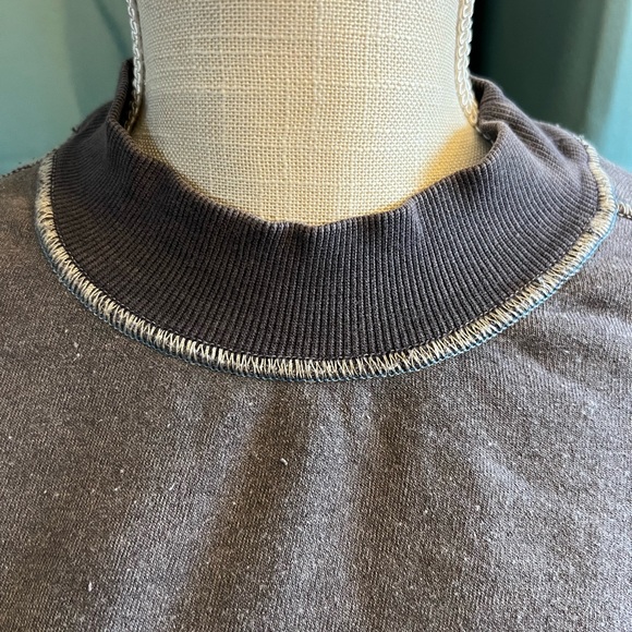 Free People sweatshirt, M, cropped with button detail - Picture 5 of 7